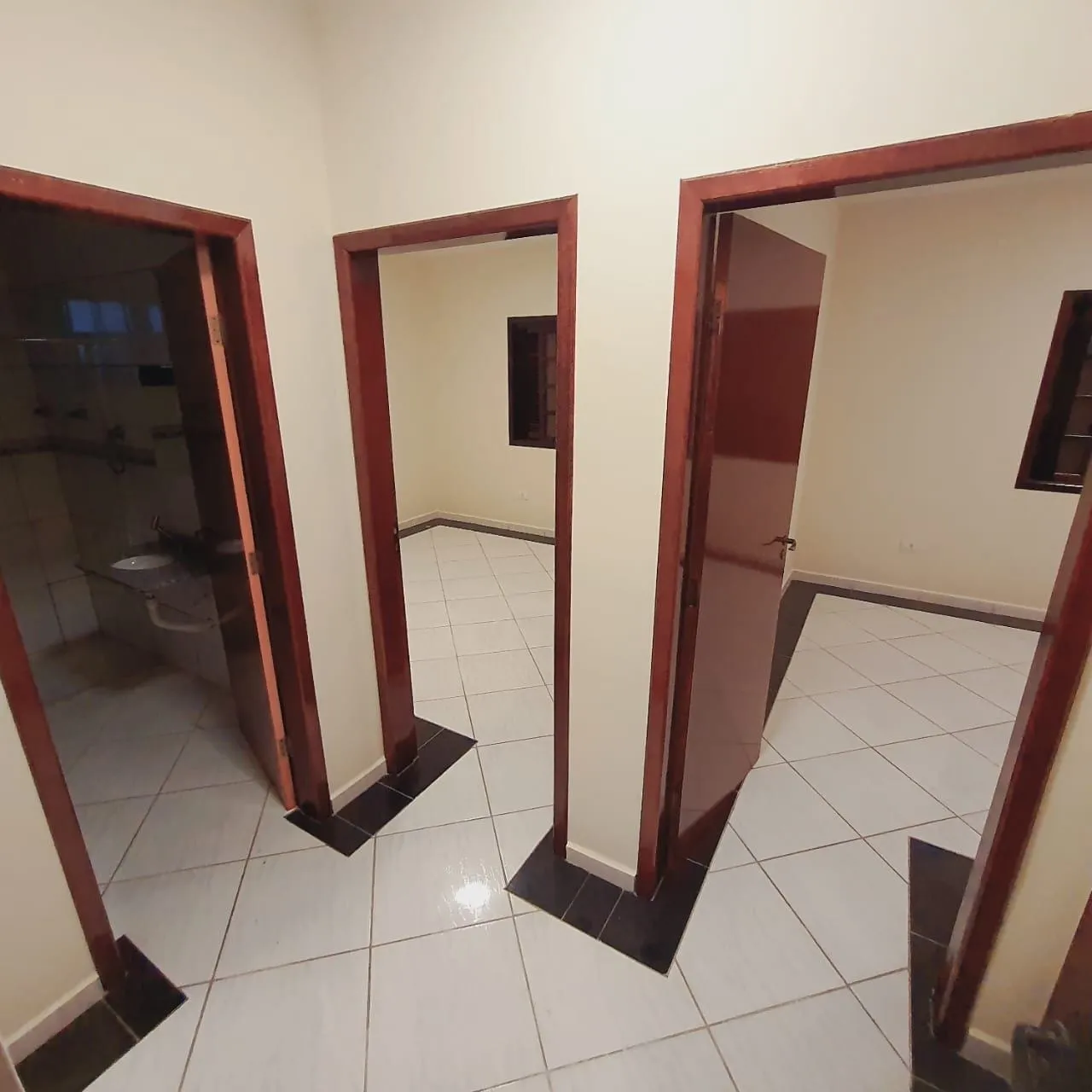 Imagem "Espaço e Conforto para sua família: Casa com Terreno inteiro, para venda e locação, 4 Dormitórios e Quintal Amplo à Venda"