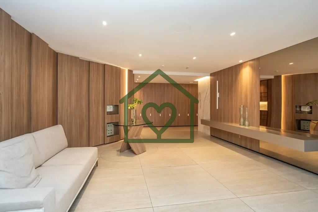 Imagem Apartamento semimobiliado com 132,8 m2 em andar alto, privilegiado por luz natural abundante. A áre...