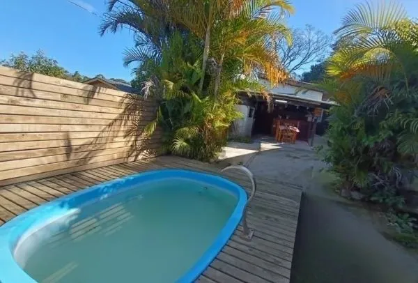 Imagem Casa no bairro Jardim do Salso com 2 dormitórios e 4 vagas