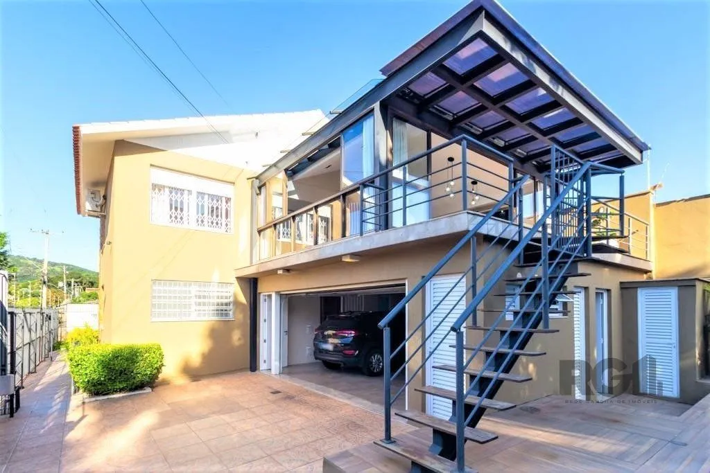 Imagem Casa de 380m², bairro Guarujá