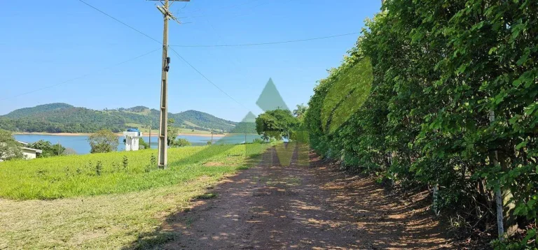 Imagem Sítio à Beira da Represa de Piracaia – 140.000 m² em Local Privilegiado