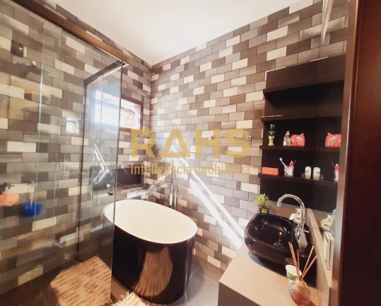 Imagem Maravilhoso sobrado casa em ótima localização no bairro Anita Garibaldi, com 420m² de área cons...