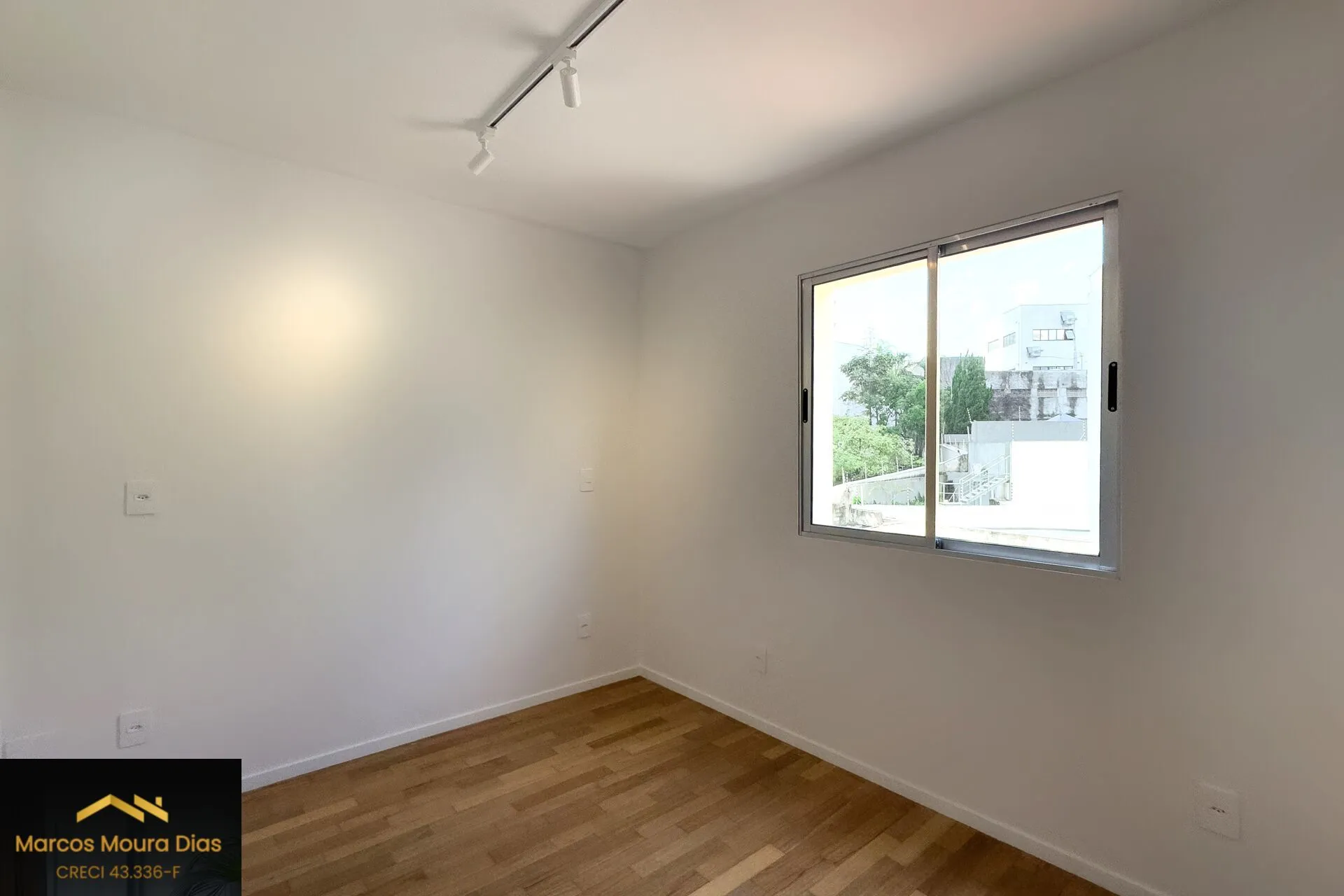Imagem Apartamento no Alto da Lapa REFORMADO com 2 Dormitórios e 1 Vaga Coberta. Edifício com Lazer