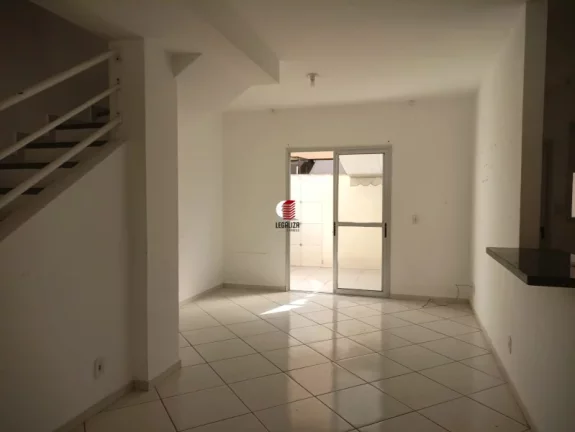 Maravilhosa casa duplex 3qts em Avenida Paulo Pereira Gomes