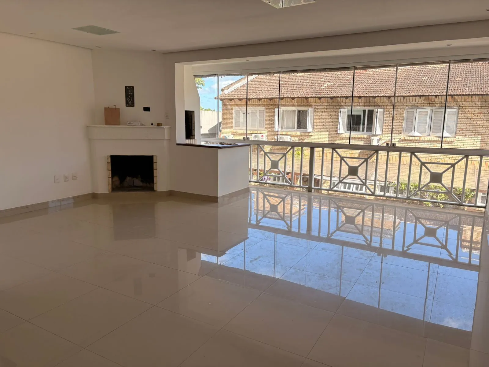 Imagem Casa Reformada de 197mq no Condomínio Villa Dei Fiori - Bairro Tristeza a venda na Zona Sul de Porto Alegre.