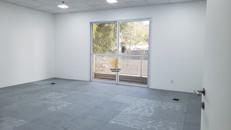 Foto do imóvel SALA COMERCIAL 40 M² COM VARANDA PARA LOCAÇÃO - PRÓXIMO AO METRÔ BUTANTÃ LINHA AMARELA - BUTANTÃ em AVENIDA DOUTOR VITAL BRASIL