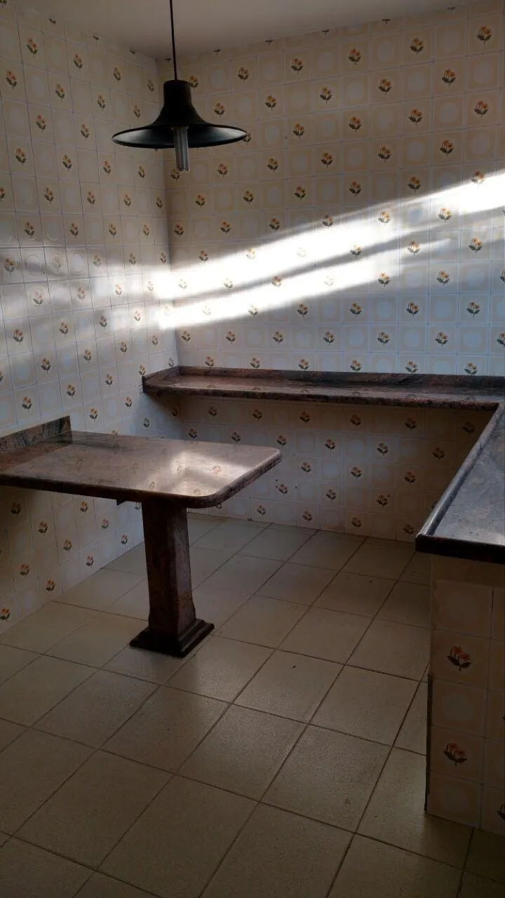 Imagem Casa à venda 3 Quartos, 1 Suite, 2 Vagas, 187.5M², Centro, Pindamonhangaba - SP