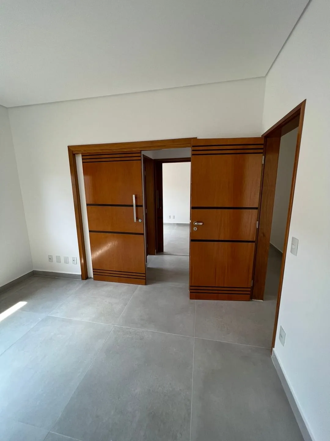 Imagem Casa à venda 3 Quartos, 1 Suite, 2 Vagas, 300M², Bairro do Grama, Caçapava - SP | Condomínio Terras do Vale