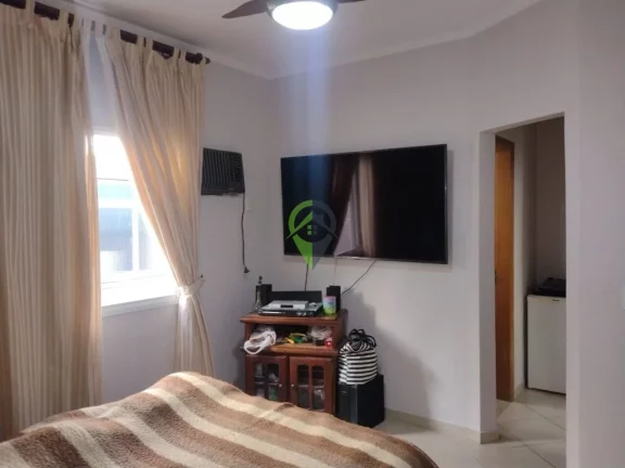 Imagem Casa com 3 quartos, sendo 1 suíte, à venda no Marapé, em Santos - SP