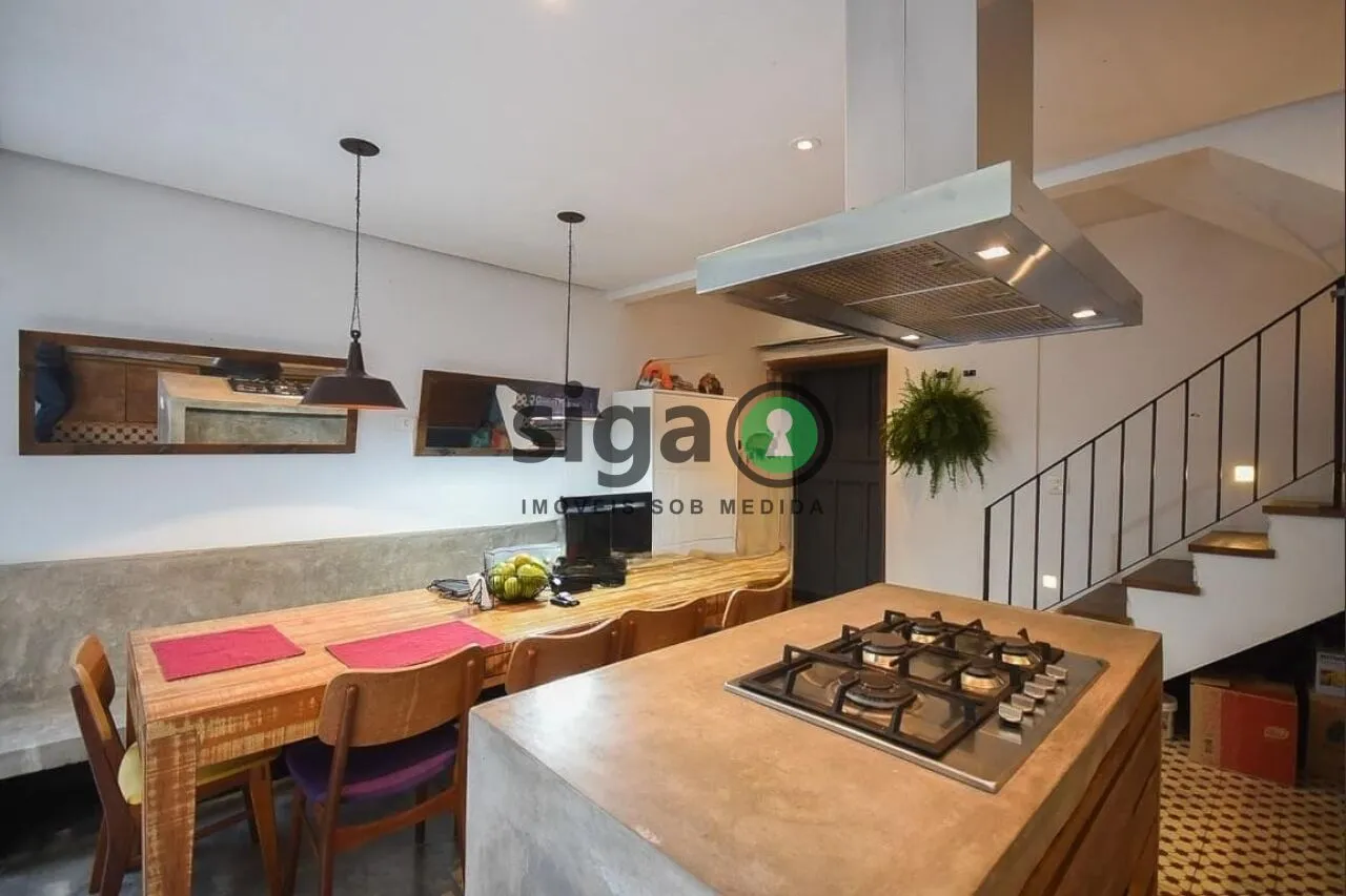Foto do imóvel Casa em Condomínio - 180m² - 4 Dormitórios sendo 3 suítes e 2 Vags