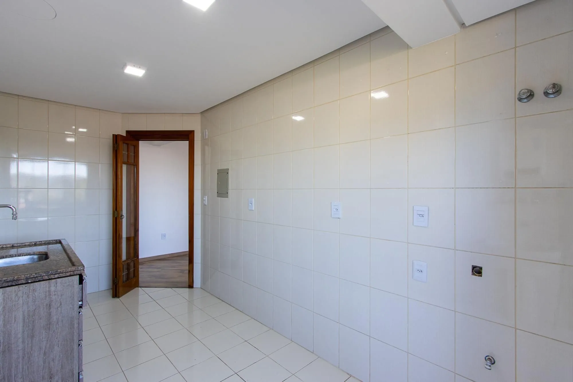 Imagem Apartamento de 2 dormitórios, 1 suíte e 2 vagas de garagem no bairro Tristeza.