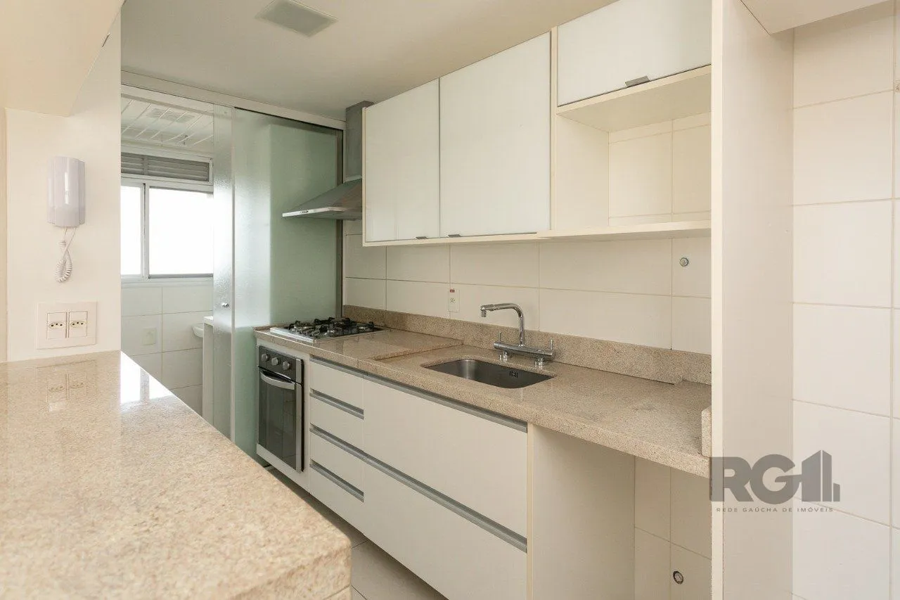 Imagem Apartamento semimobiliado e decorado no bairro Auxiliadora, com 91 m²