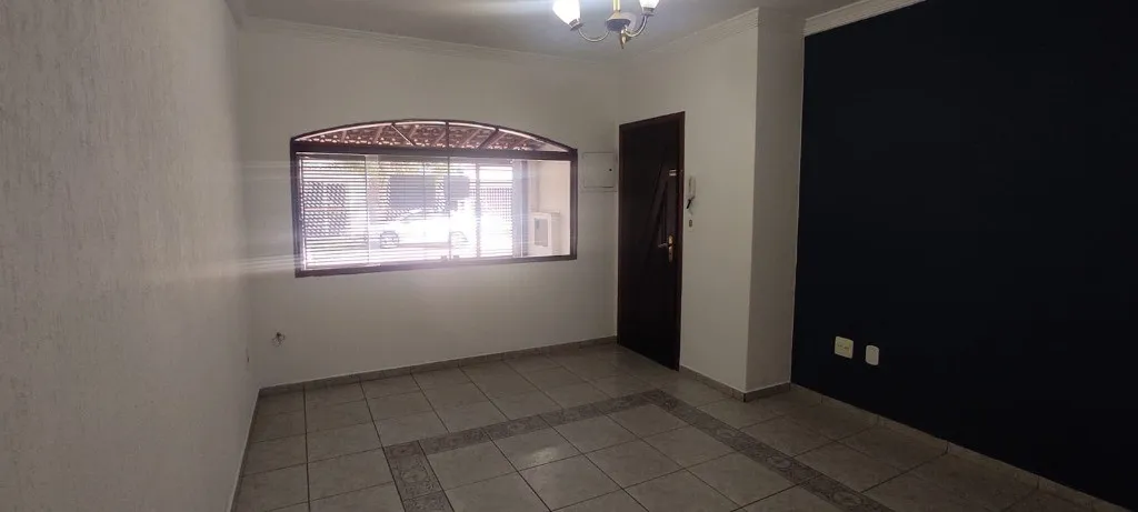 Imagem Excelente Sobrado à Venda na Vila Scarpelli em Santo André-SP: 3 Quartos, 2 Banheiros, 2 Vagas de Garagem - 180,00m²