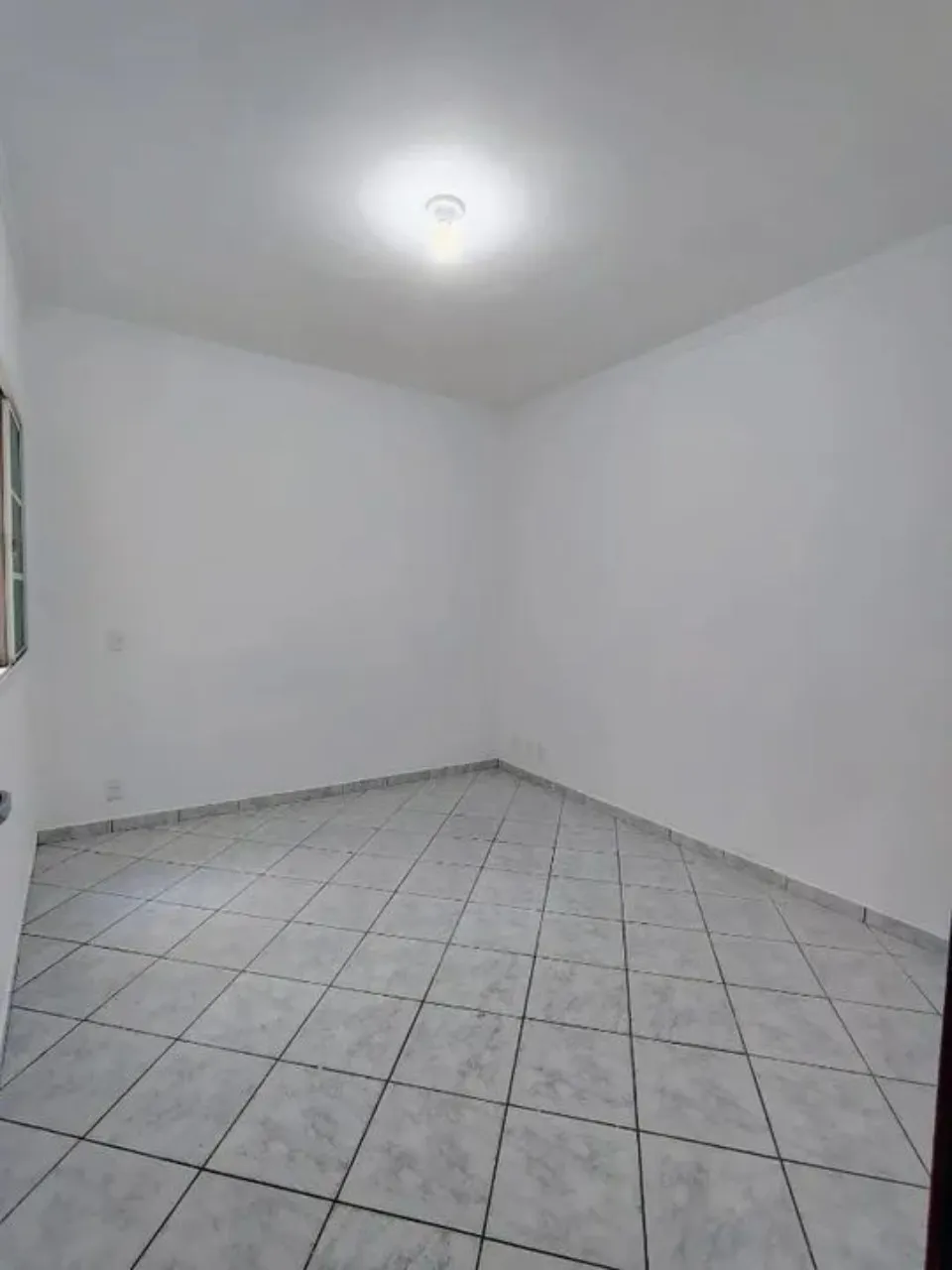 Imagem Casa Comercial à Venda em Sorocaba-SP, Jardim Pacaembu: 2 Quartos, 1 Sala, 2 Banheiros, 2 Vagas de Garagem!