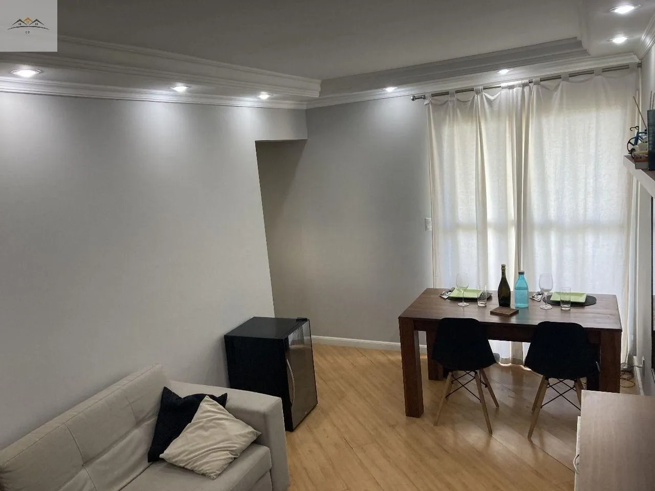 Imagem Apartamento à venda no Pq. São Vicente em Mauá 2 dorm. 1 vg 62m² com sacada