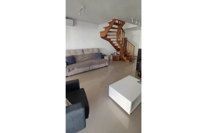 Imagem Casa em Condomínio para venda no bairro Agronomia em Porto Alegre