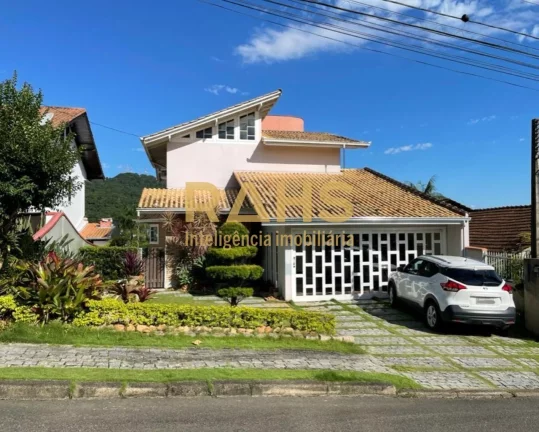 SOBRADO NO BAIRRO SAGUAÇÚ AVERBADO COM 255 M2 ÁREA CONSTRUIDA Excelente sobrado no bairro Saguaç...