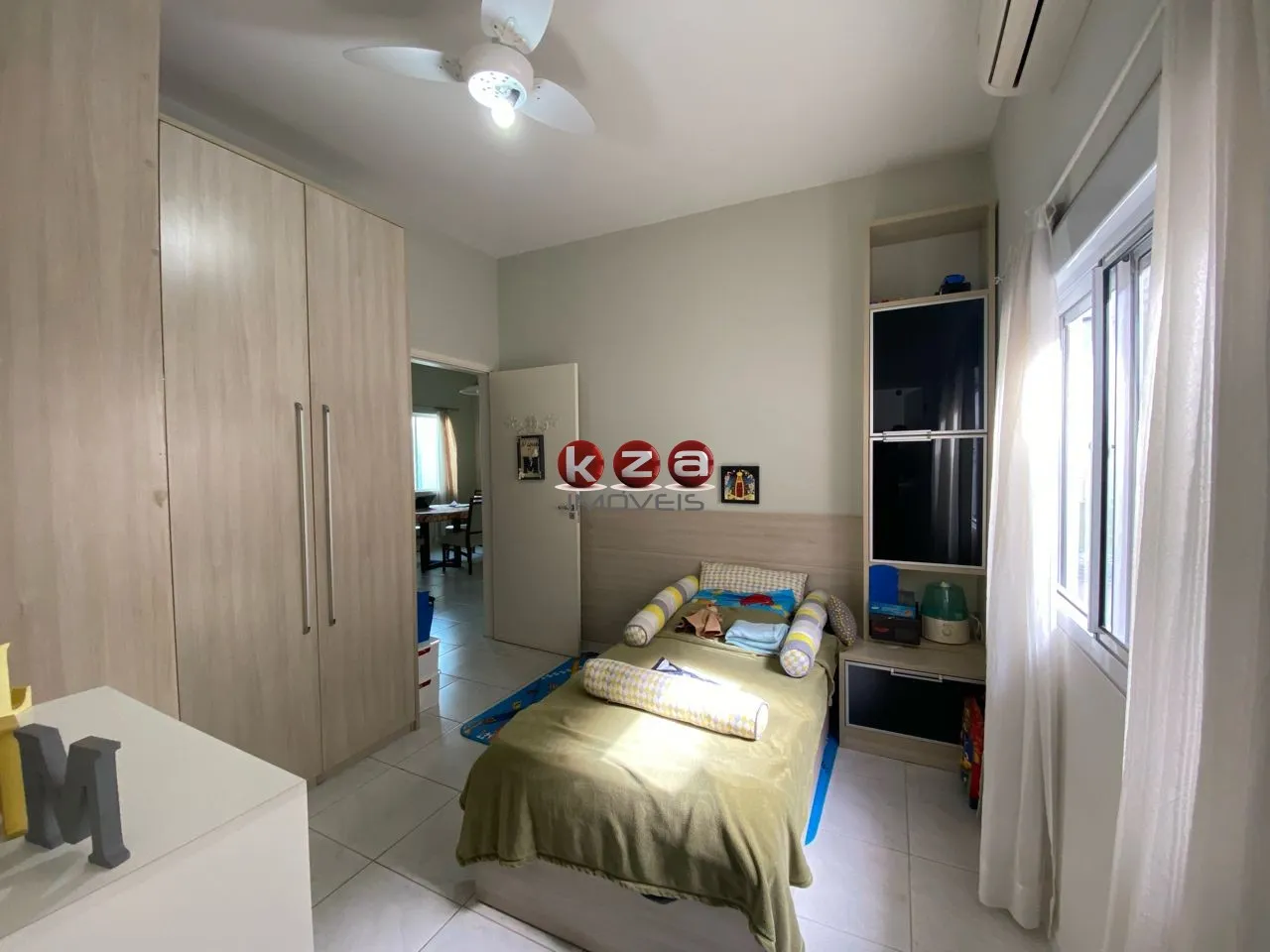 Imagem Casa de Luxo em Condomínio na Vila Capuava, Valinhos-SP: 3 Quartos, 2 Suítes, 2 Salas, 4 Banheiros, 4 Vagas, 191m².