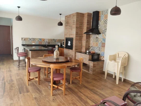 Imagem Casa com Piscina à venda em Cascavel, Recanto Tropical - 214m²