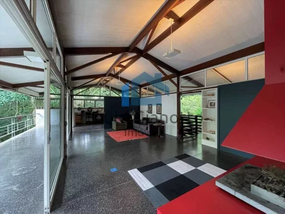 Imagem Casa à venda em condomínio autoral na Granja Viana