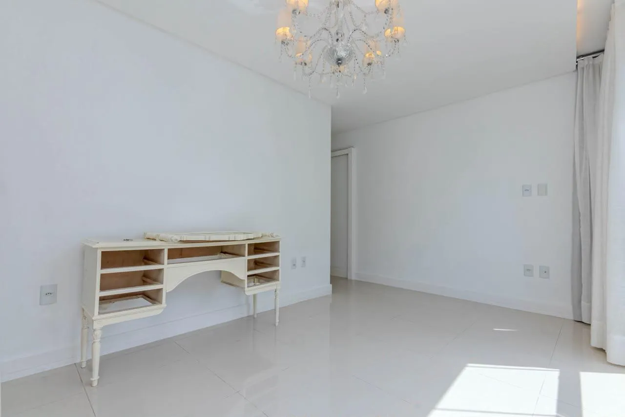Imagem Apartamento com vista para o mar à venda com 270m2 por R$ 4.900.000,00