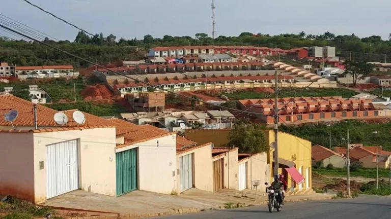 Imagem &amp;#127969; Lote com Vista Definitiva &amp;#150; Bairro São Pedro, Esmeraldas
&amp;#128165; Abaixo de R$ 100 ...