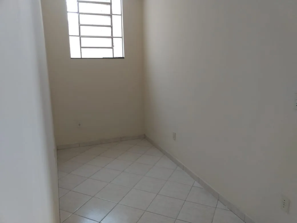 Imagem Casa para Locação 4 Quartos, 1 Suite, 2 Vagas, 120M², Centro, Pindamonhangaba - SP