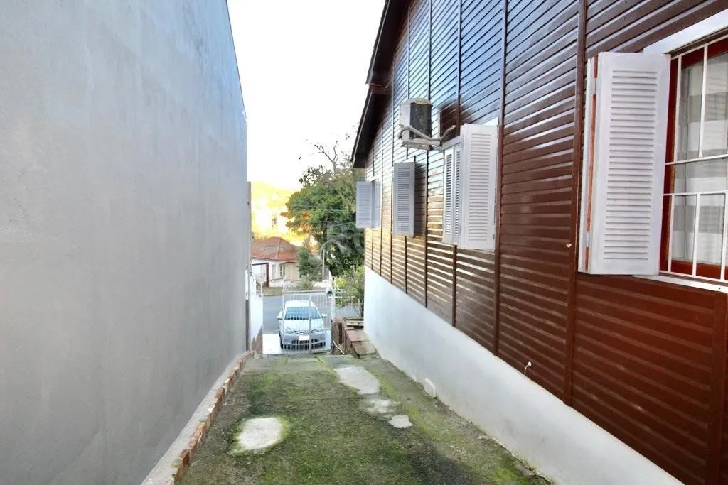 Imagem Casa para Venda - 90m², 5 dormitórios, sendo 1 suites, 5 vagas - Teresópolis