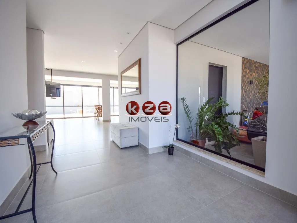 Imagem Imóvel de Luxo à Venda em Valinhos-SP: Casa de 4 quartos, 4 suítes com 330m² no Condomínio Residencial Querência.