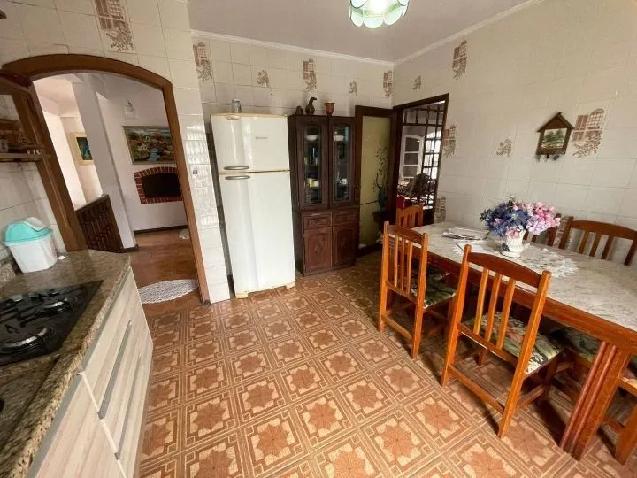 Imagem Vendo Sobrado Residencial com 4 Quartos e Suíte