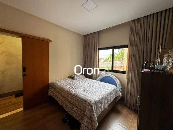 Imagem Casa com 3 dormitórios à venda, 213 m² por R$ 1.690.000,00 - Condomínio Parque dos Cisnes - Goiânia/GO