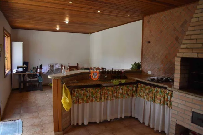 Imagem Casa com 3 dormitórios à venda, 285 m² por R$ 1.250.000,00 - Jardim Toriba - Campos do Jordão/SP