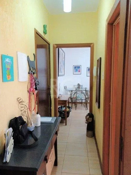Imagem Apartamento no Menino Deus de 2 dormitórios e dependência térreo com pátio