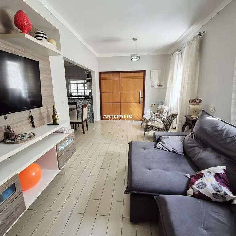 Imagem Casa com 4 dormitórios no bairro Vila Nossa Senhora das Graças