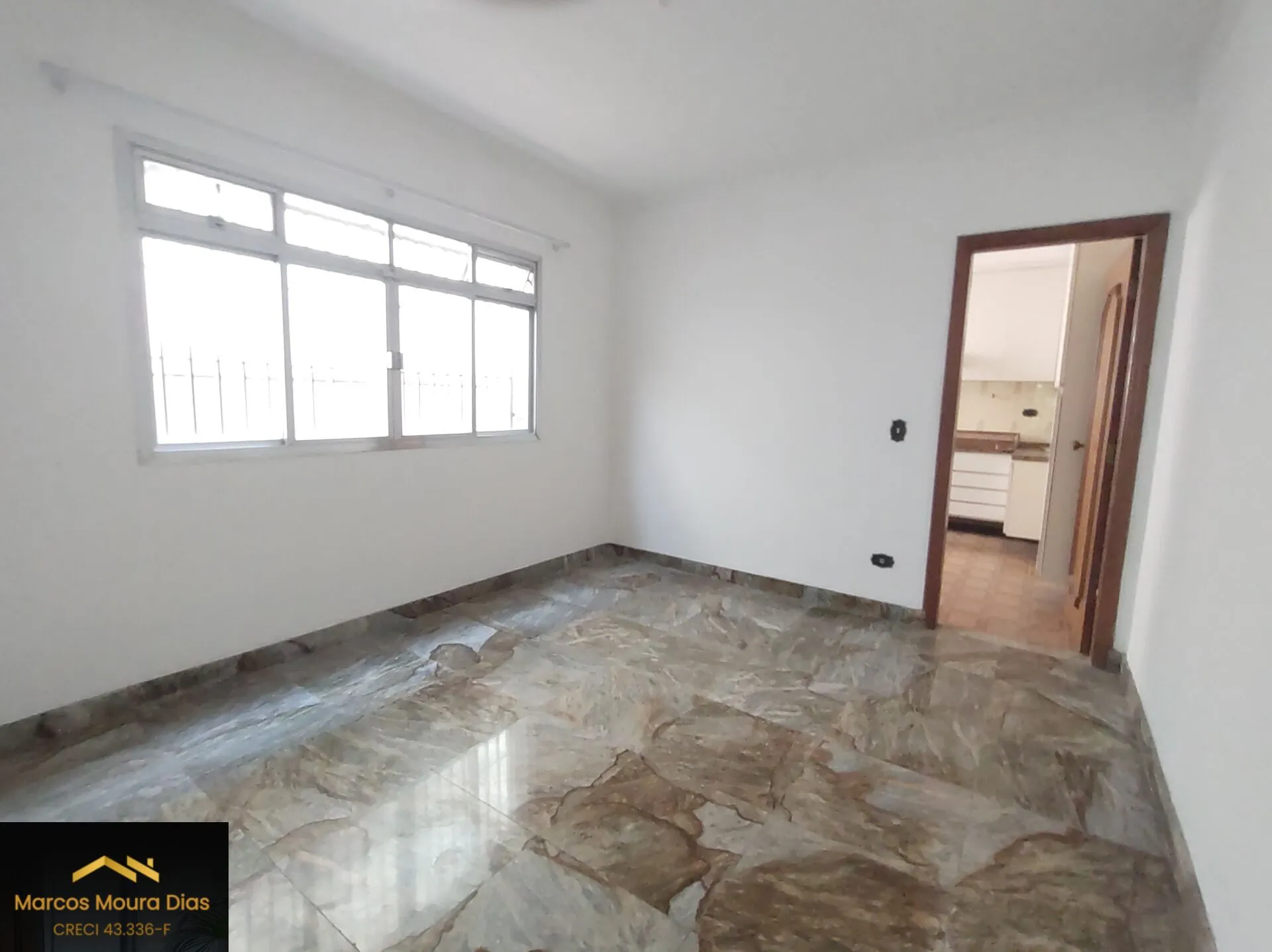Imagem Sobrado com 03 Dormitórios ( 1 Suíte com Terraço), 02 Vagas para automóvel, bairro extremamente arborizado- perto da USP ( Jd Rizzo - Butantã).