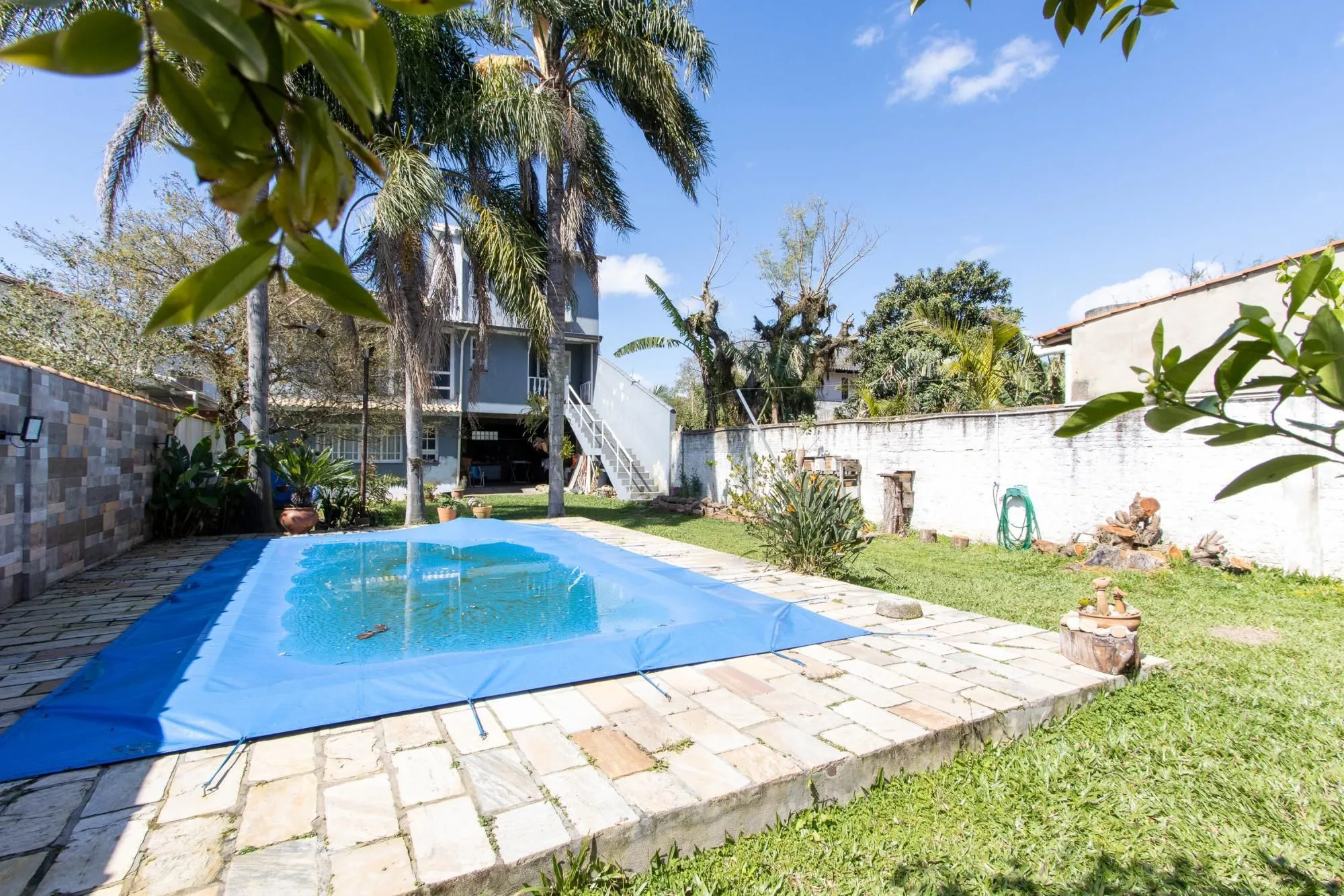 Imagem Sobrado amplo com 4 dormitórios com piscina e casa extra no mesmo terreno - Hípica
