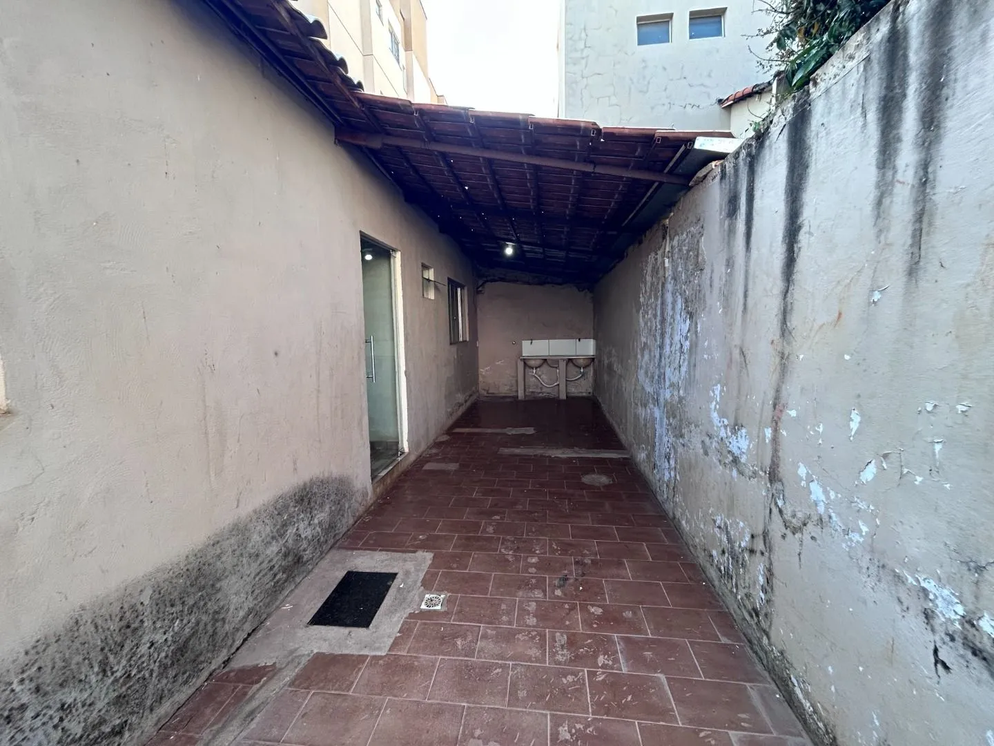 Imagem Casa com 1 dormitório para alugar, 60 m² por R$ 1.000,00/mês - Antônio Caixeta - Patos de Minas/MG