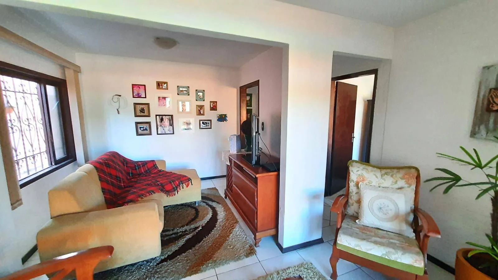 Imagem Casa Semi Averbada no Bairro Floresta com piscina