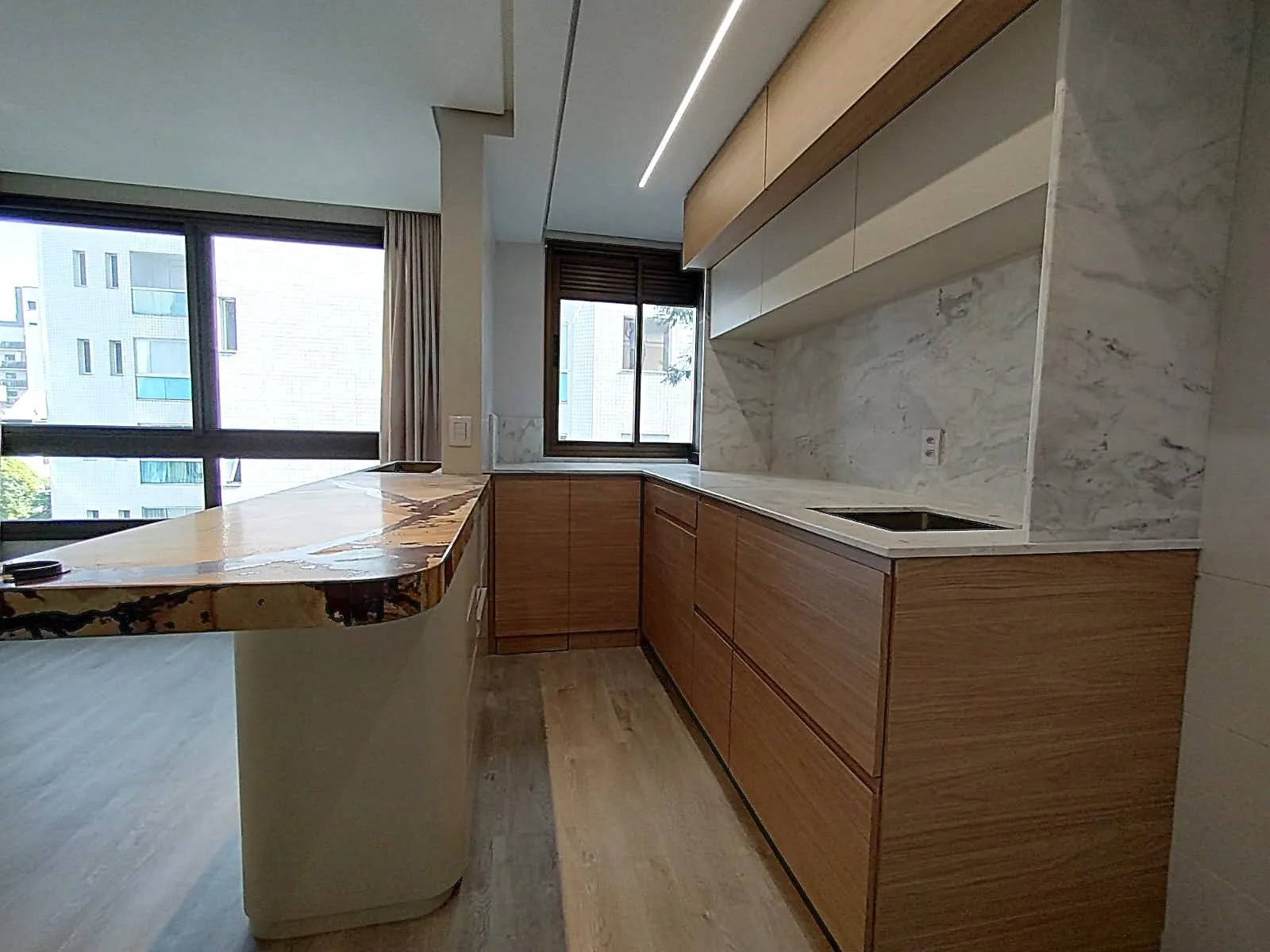 Imagem Lindo Duplex 2 dormitórios todo reformado na Dona Laura