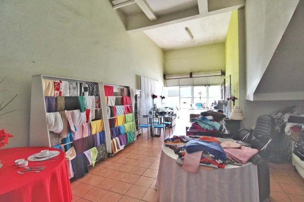 Imagem Loja para Venda - 60m², 0 dormitórios, 3 vagas - Petrópolis