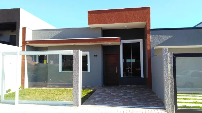 Casa para Venda em Fazenda Rio Grande, Eucaliptos, 3 dormitórios, 1 suíte, 2 banheiros, 2 vagas em Rua Pau-brasil