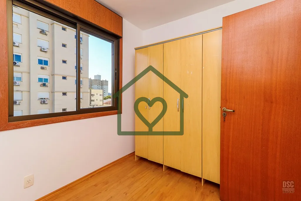 Imagem No bairro Jardim Botânico, na Rua Prof. Cristiano Fischer n° 838, este apartamento com 87,74m² de...
