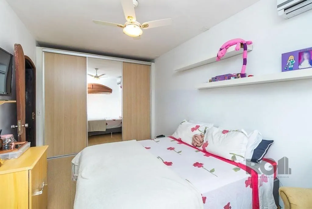 Imagem Casa de 245m² com 5 dormitórios no bairro Sarandi