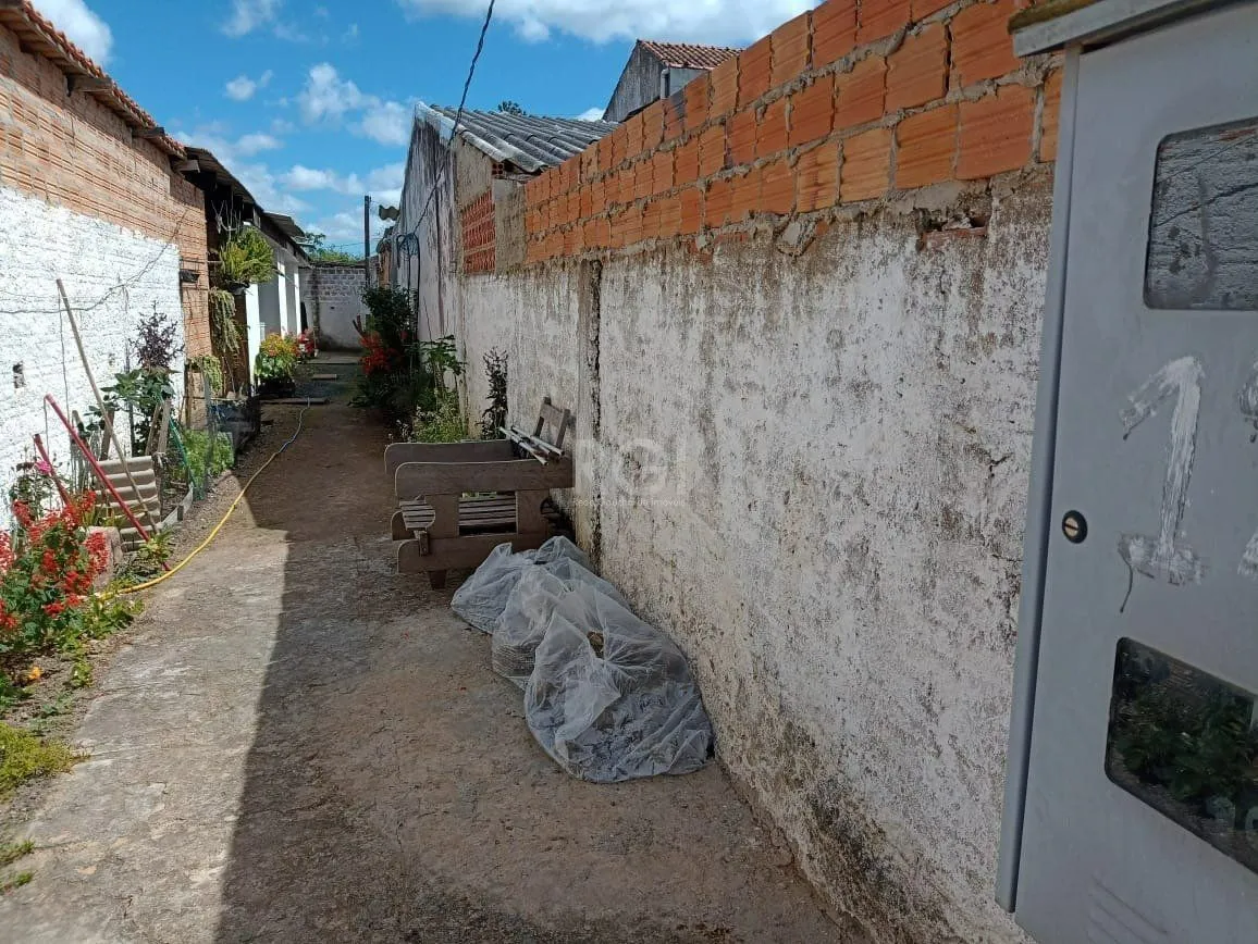 Imagem Casa 3 dormitórios, sendo 1 suite, 9 vagas - bairro Ponta Grossa Porto Alegre RS