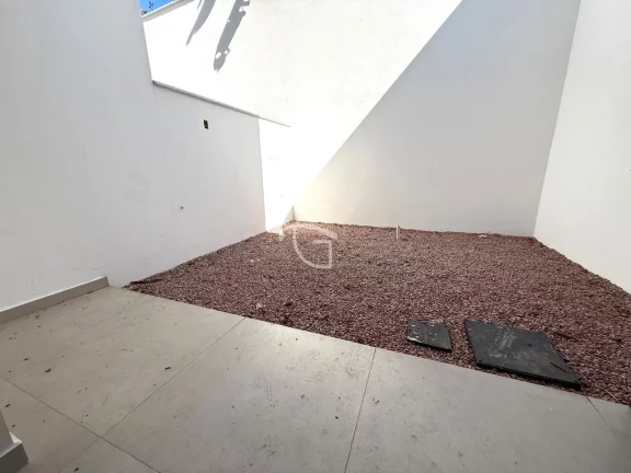Imagem Casa Geminada à venda no Bairro Santo Antônio, por 650 mil