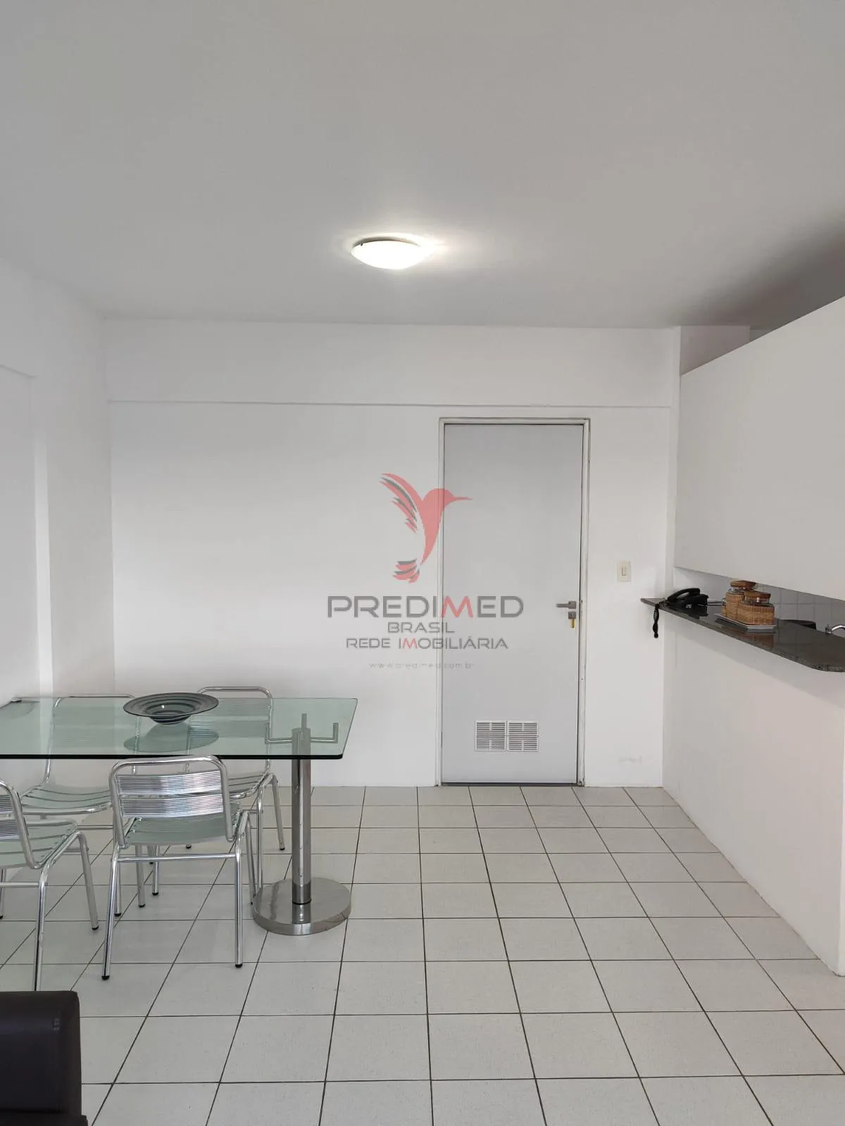 Imagem Vende-se flat Mobiliado ,super bem localizada na praia de Boa Viagem. Recife