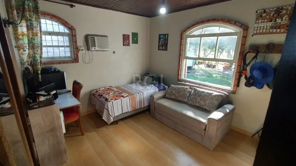 Imagem Sítio para Venda - 242m², 2 dormitórios, sendo 2 suites, 2 vagas - Itapuã