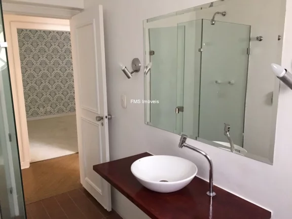 Imagem Apartamento à venda em Cerqueira César, São Paulo-SP: 2 quartos, 3 salas, 2 banheiros, 1 vaga, 135m² de área. Imperdível!