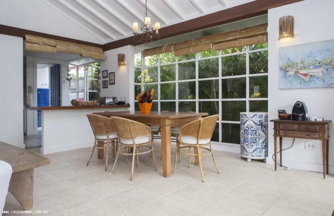 Imagem Imperdível: Casa em condomínio de luxo em Manguinhos, Búzios-RJ, com 4 quartos, 4 suítes e 2 vagas de garagem!