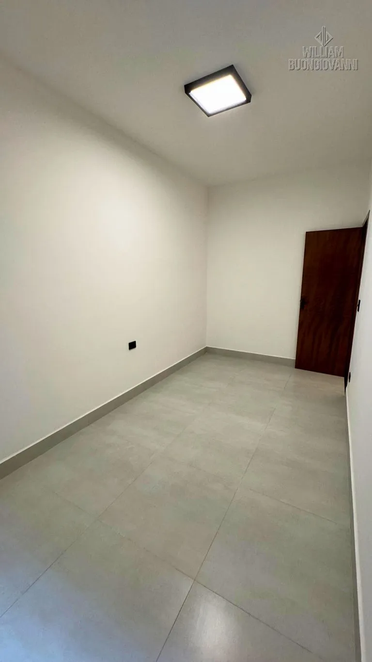 Imagem Casa Térrea 2 Dormitórios com Quintal - 57m²